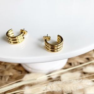 Classic Gold Ribbed Hoop Earrings - Women Jewelry